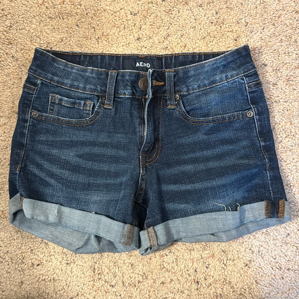 Aero low rise midi shorts size 4 dark wash